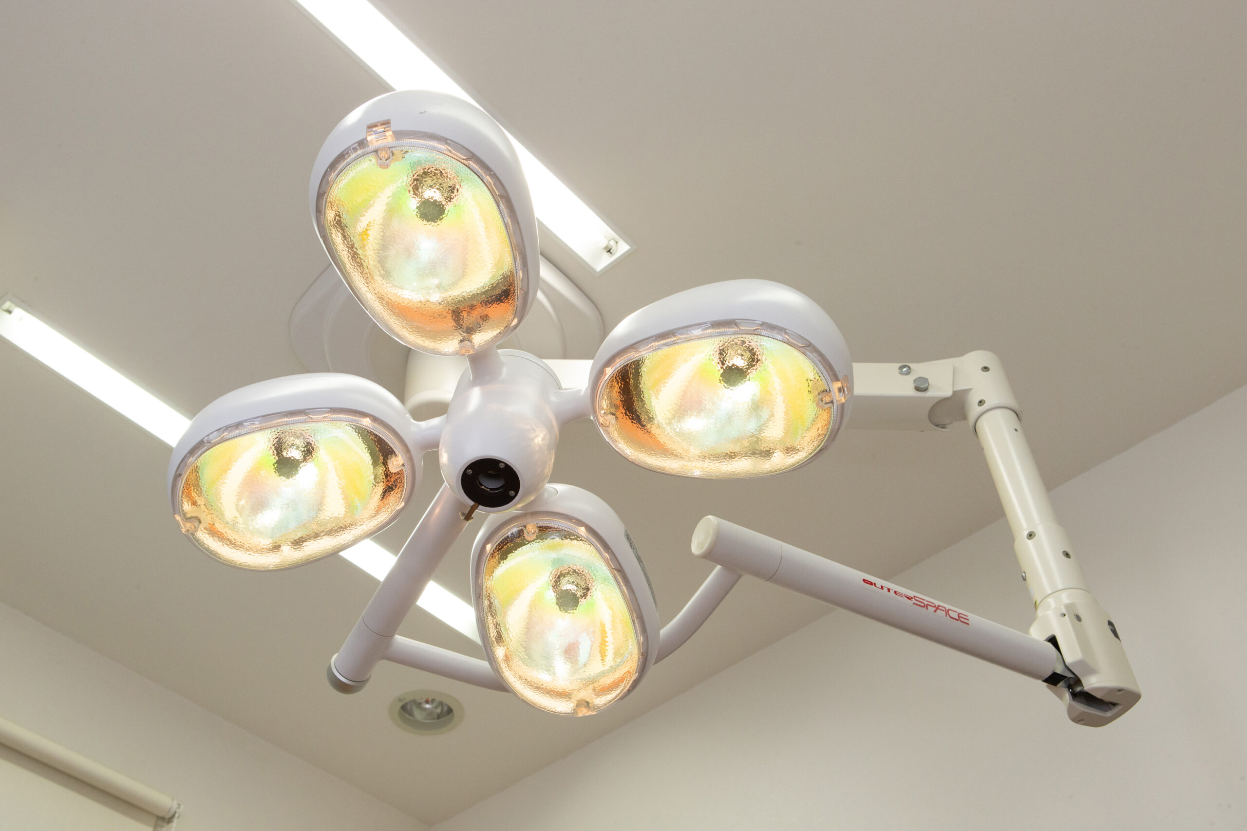 外科用無影灯（手術用ライト）